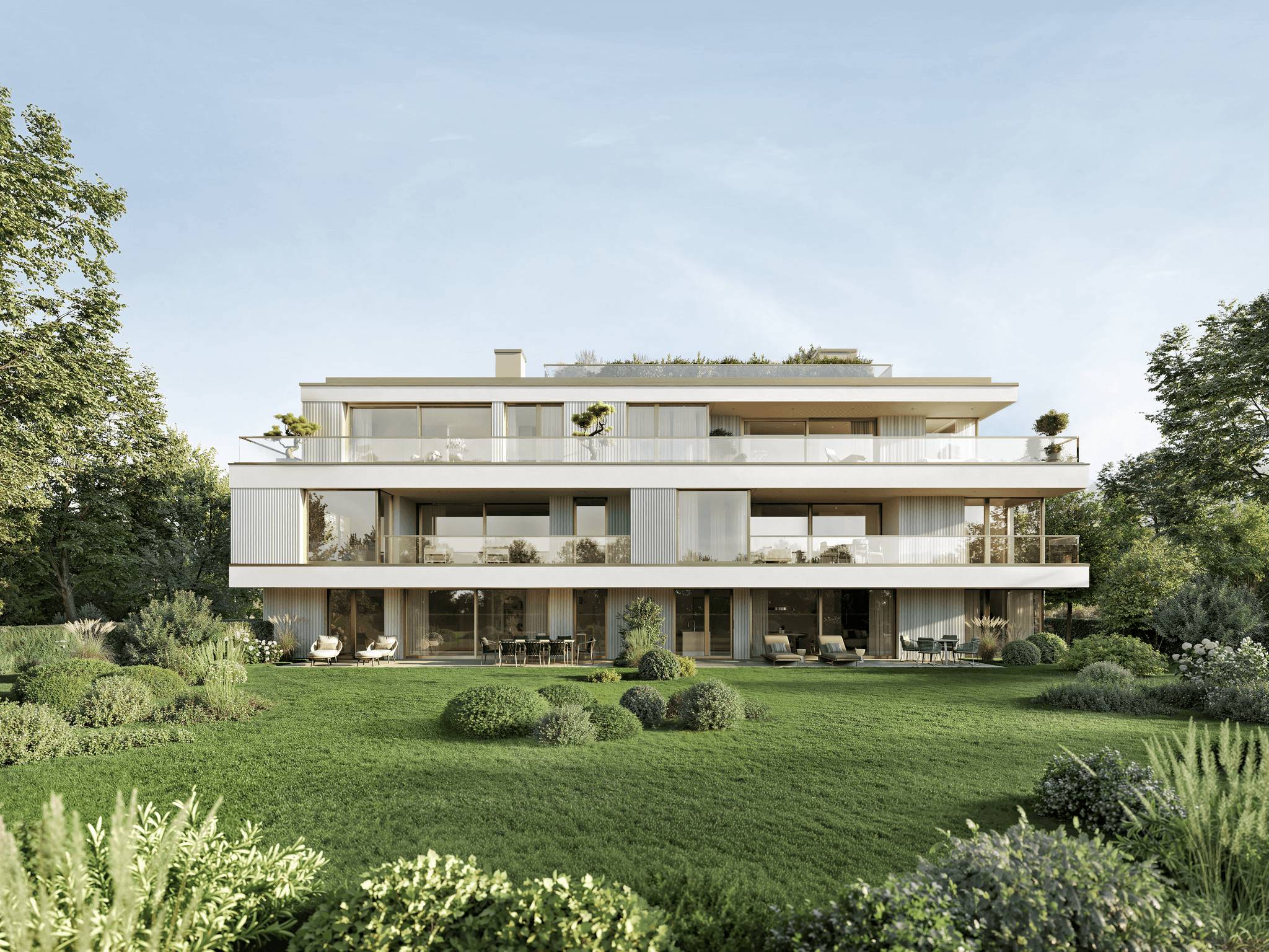 Gartenansicht des Hauses mit großen Glasflächen, Terrassen und gepflegter Bepflanzung im Vordergrund. Gartenansicht des Hauses mit großen Glasflächen, Terrassen und gepflegter Bepflanzung im Vordergrund.